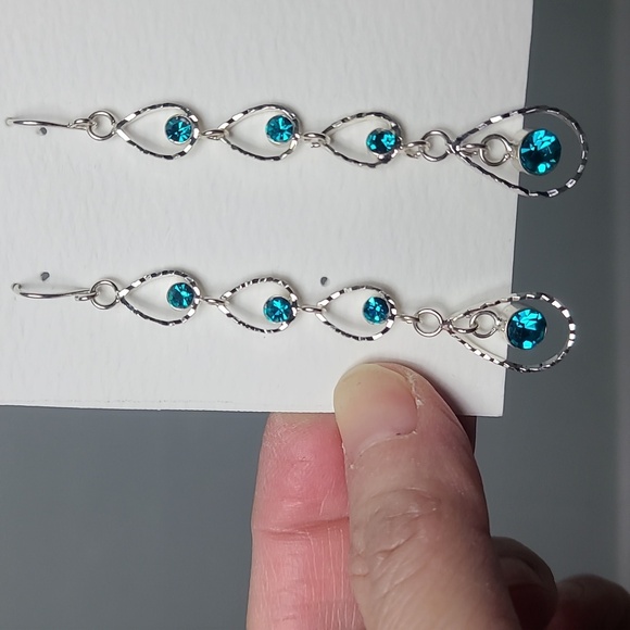 Elegant Silver Tone Blue Rhnistones Dangle Earrings - Picture 14 of 17